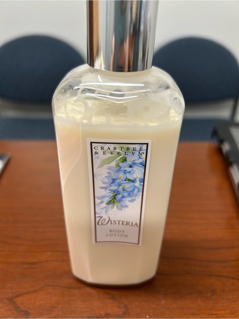 Crabtree and Evelyn Wisteria Body Lotion 8.5 oz New In Box